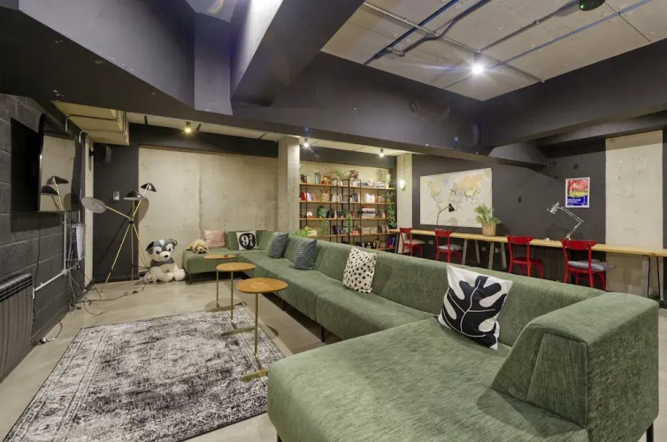 Practical Student Studio in Lively Hammersmith