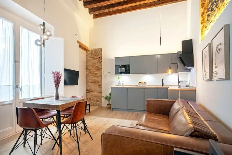 1 Bedroom Apartment with balcony