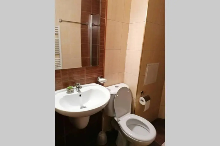 Sunny studio apartment - few steps from Gondola