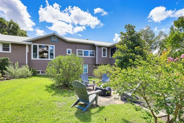 4 Bedrooms Cottage