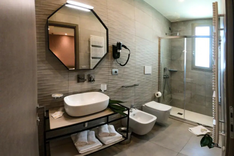 11 Catalani Rooms