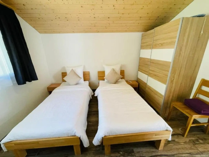 2 Bedrooms Chalet