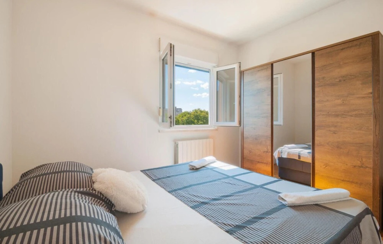 Nice Apartment in Split With 2 Bedrooms and Wifi