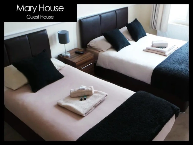 Standard Triple room