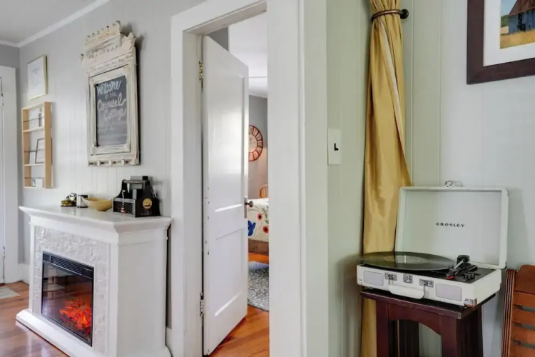'carousel Cottage:' North Chattanooga Home!
