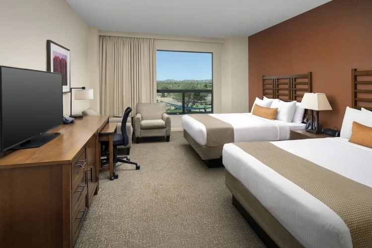 Deluxe Quadruple room with pool view