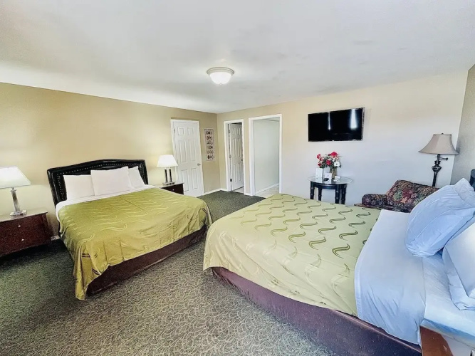 Sage N Sand Motel