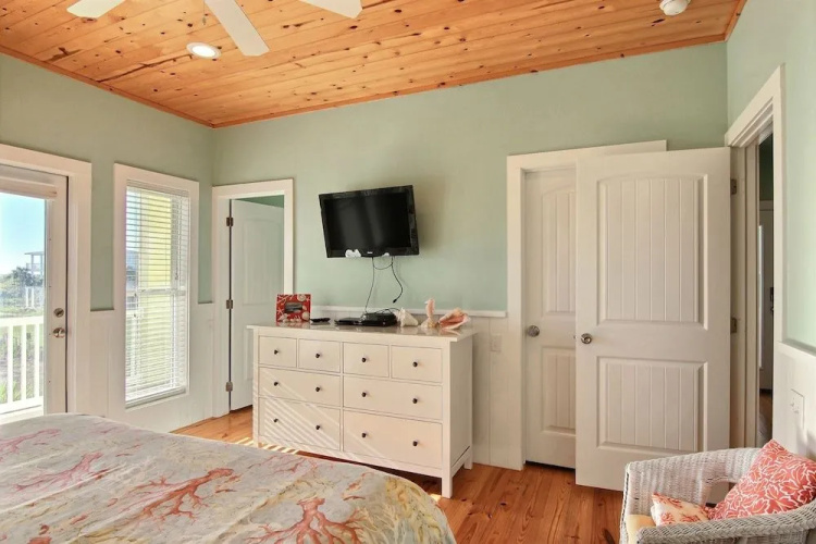 Ruby Redbird Roost 57 by RedAwning
