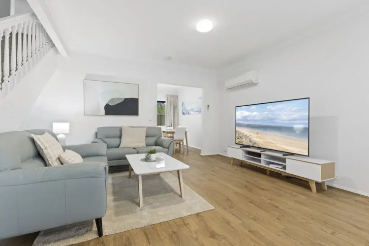 Beachside 3-bed Retreat With BBQ & Garage