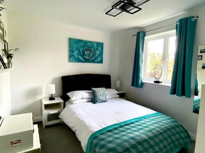 2-bedroom apartment *NR CITY CENTRE WITH PARKING*