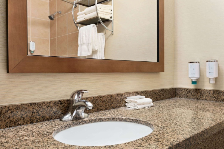 Travelodge by Wyndham Oshawa Whitby photo 9