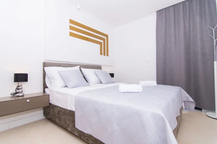 2 Bedrooms Standard Basement room