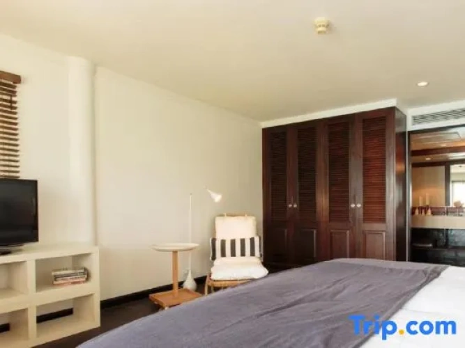 5 Bedrooms Villa