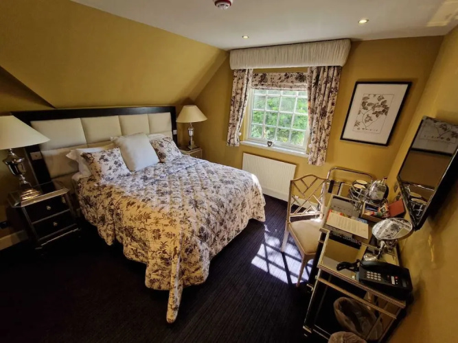 Cairn Lodge