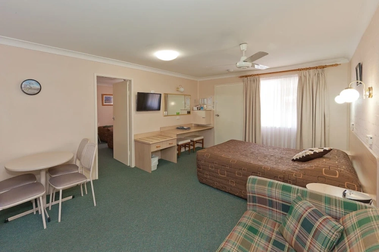 1 Bedroom Triple Suite