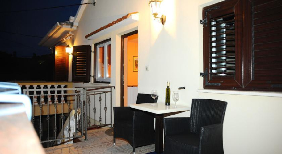 Lanterna Puntamika apt. near beach