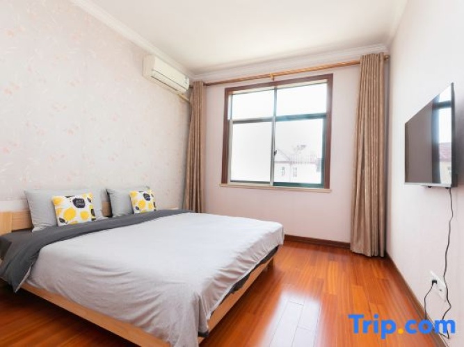 5 Bedrooms Cottage