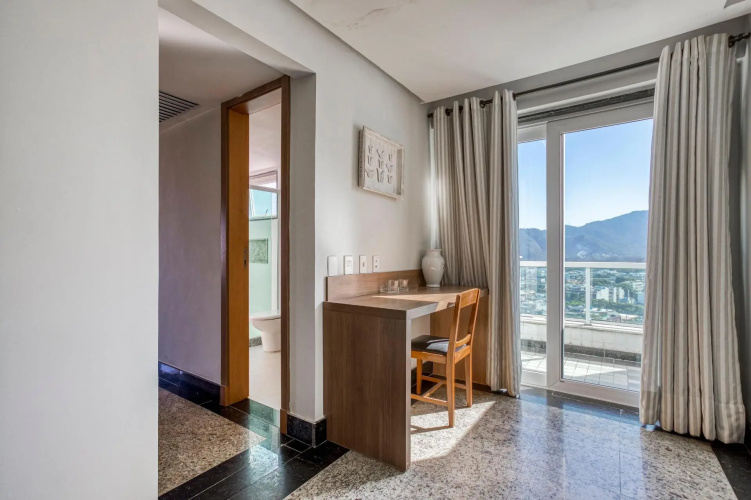 Royalty Barra Hotel