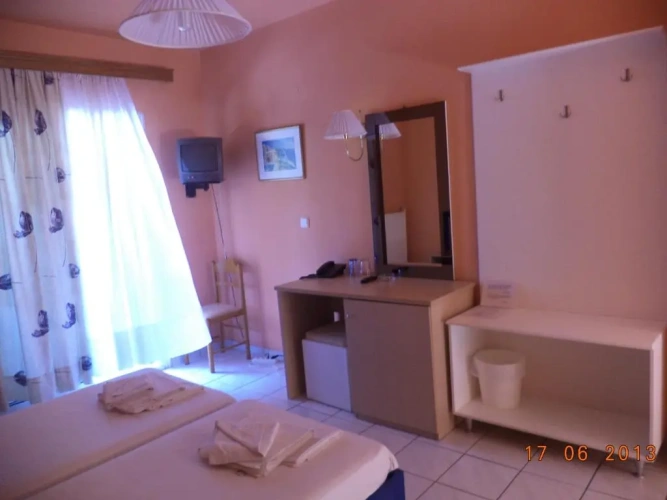 Standard Triple room