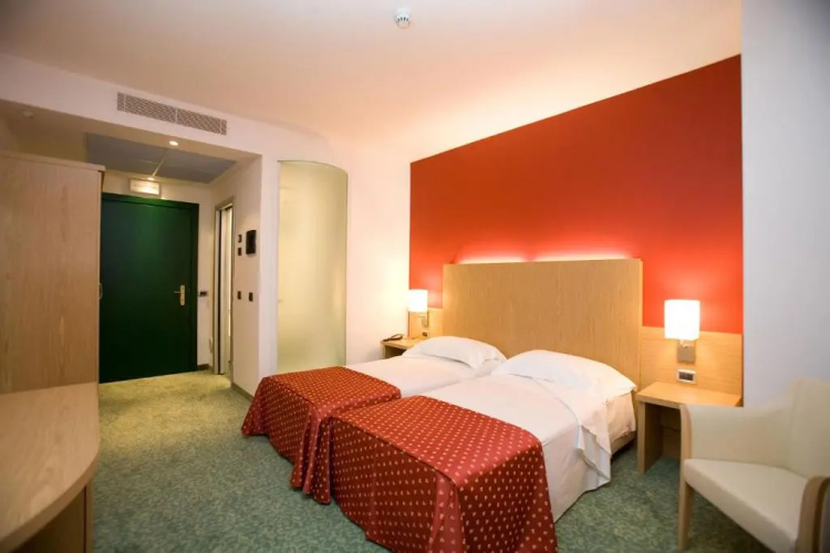 Hotel Senator