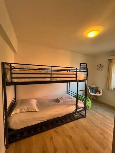 Huswell - Bright Beach Retreat With Balcony