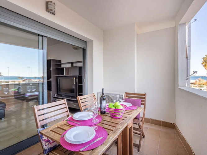 Apartment With 3 Bedrooms, sea Views and Pool