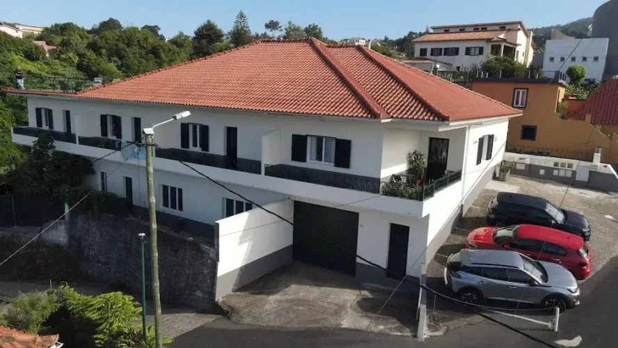 2 Bedrooms Deluxe Apartment with balcony and with partial sea view