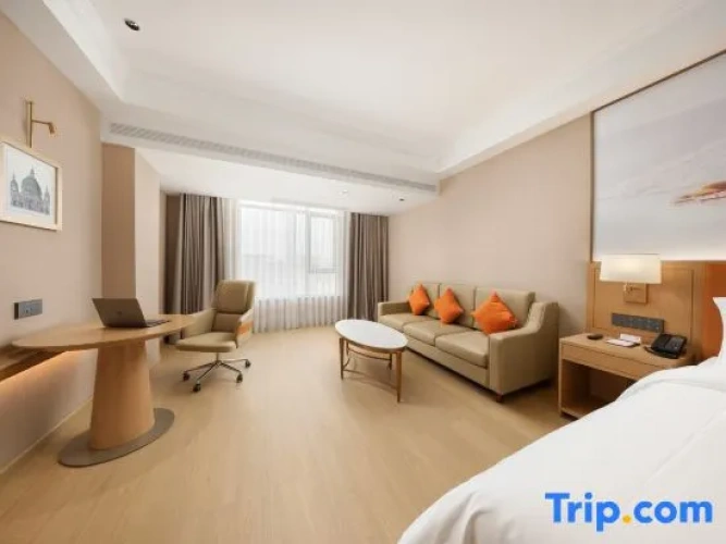 Deluxe Double room with street view