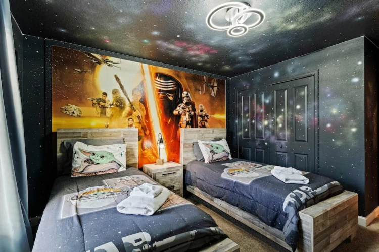Chic 4BR Home With Mickey Star Wars Rooms