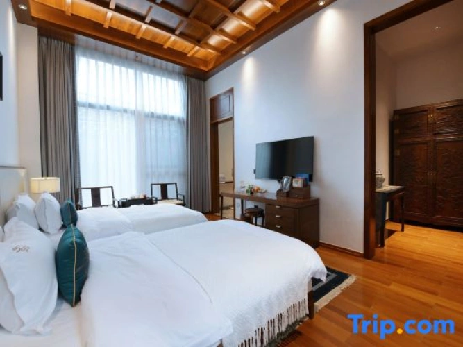 Standard Twin room with garden view