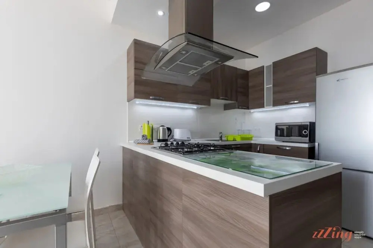 Sunny Penthouse w Terrace and Open Views