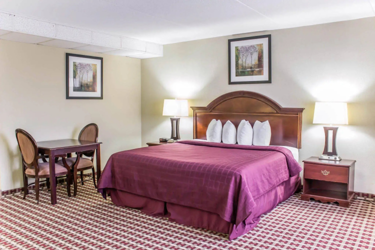 Rodeway Inn & Suites