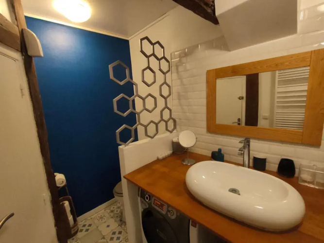 Central & Nice ! 3 Bedrooms, 2 Bathrooms
