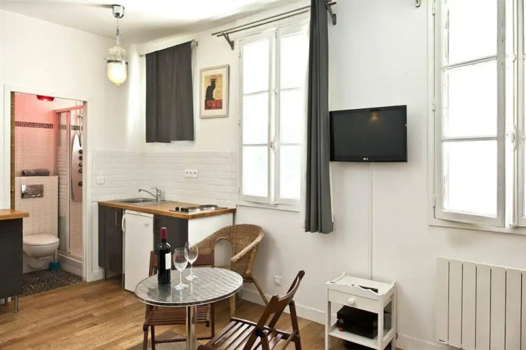 BP Apartments - Authentic Moulin Rouge