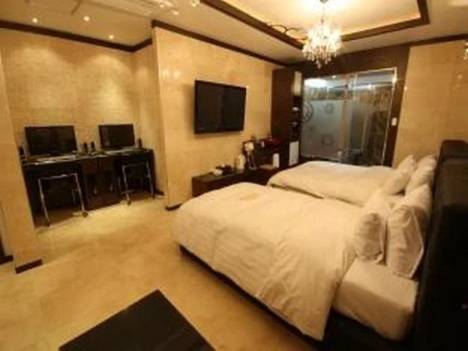 The Holic Hotel