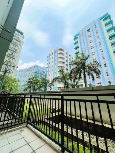 Henry & Adiche  Emperador Building