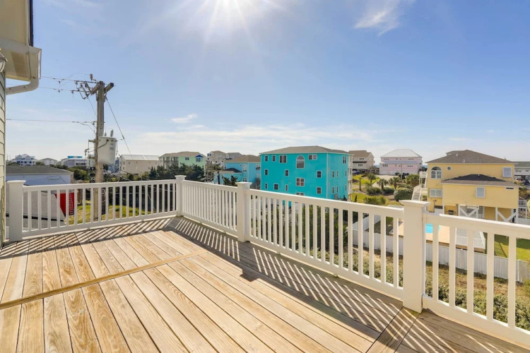 Emerald Isle Vacation Home: Walk to Beach!