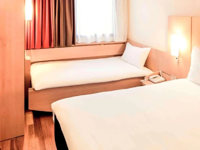 Standard Triple room