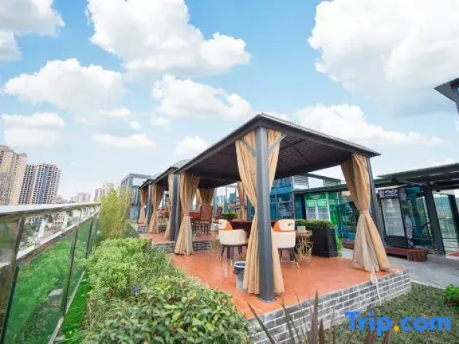 Shehong Xinyue Riverside Holiday Hotel