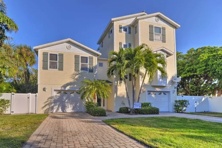 3 Bedrooms Cottage with balcony