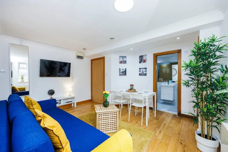 2 Bedroom Charming Magnificent Flat
