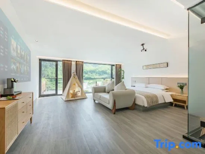 Deluxe Double room with view