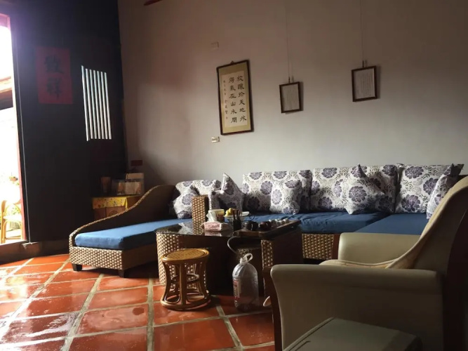 No. 85 Shuitou B&B