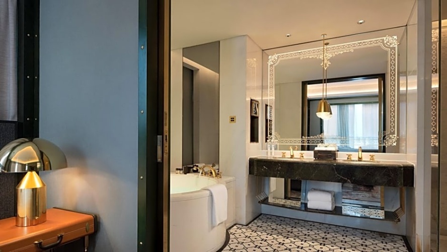 Luxury Suite