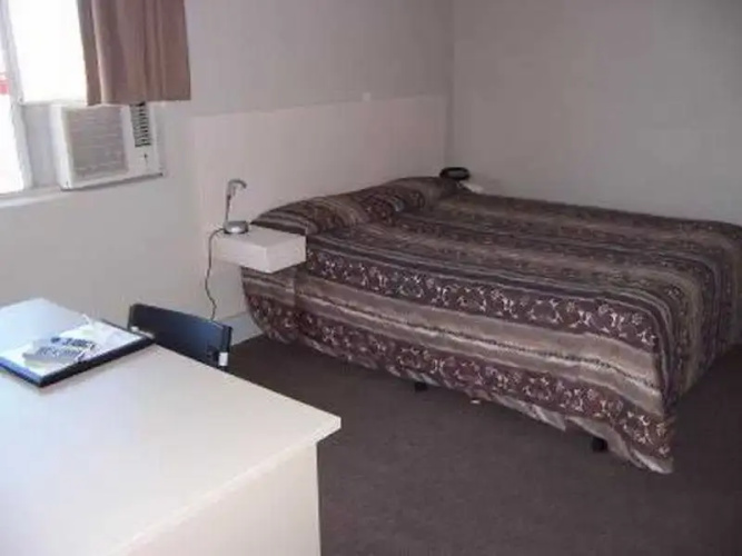Econo Lodge Parkville Place