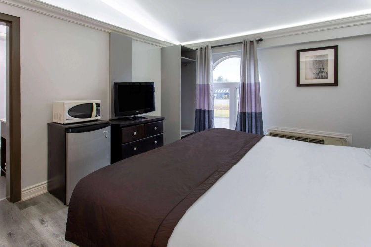 Travelodge by Wyndham Sarnia