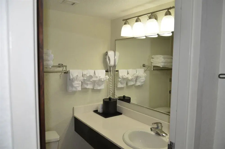 Ramada Luling