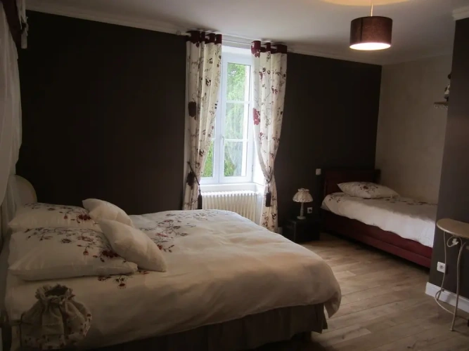 Standard Triple room with garden view