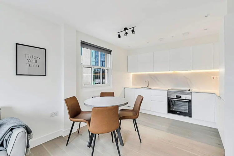 Chiswick Gem: 2 Bedroom Flat