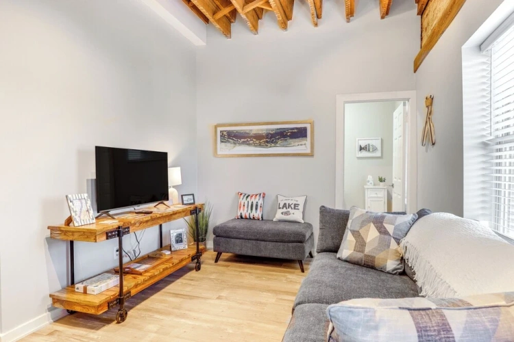 2 Bedrooms Apartment